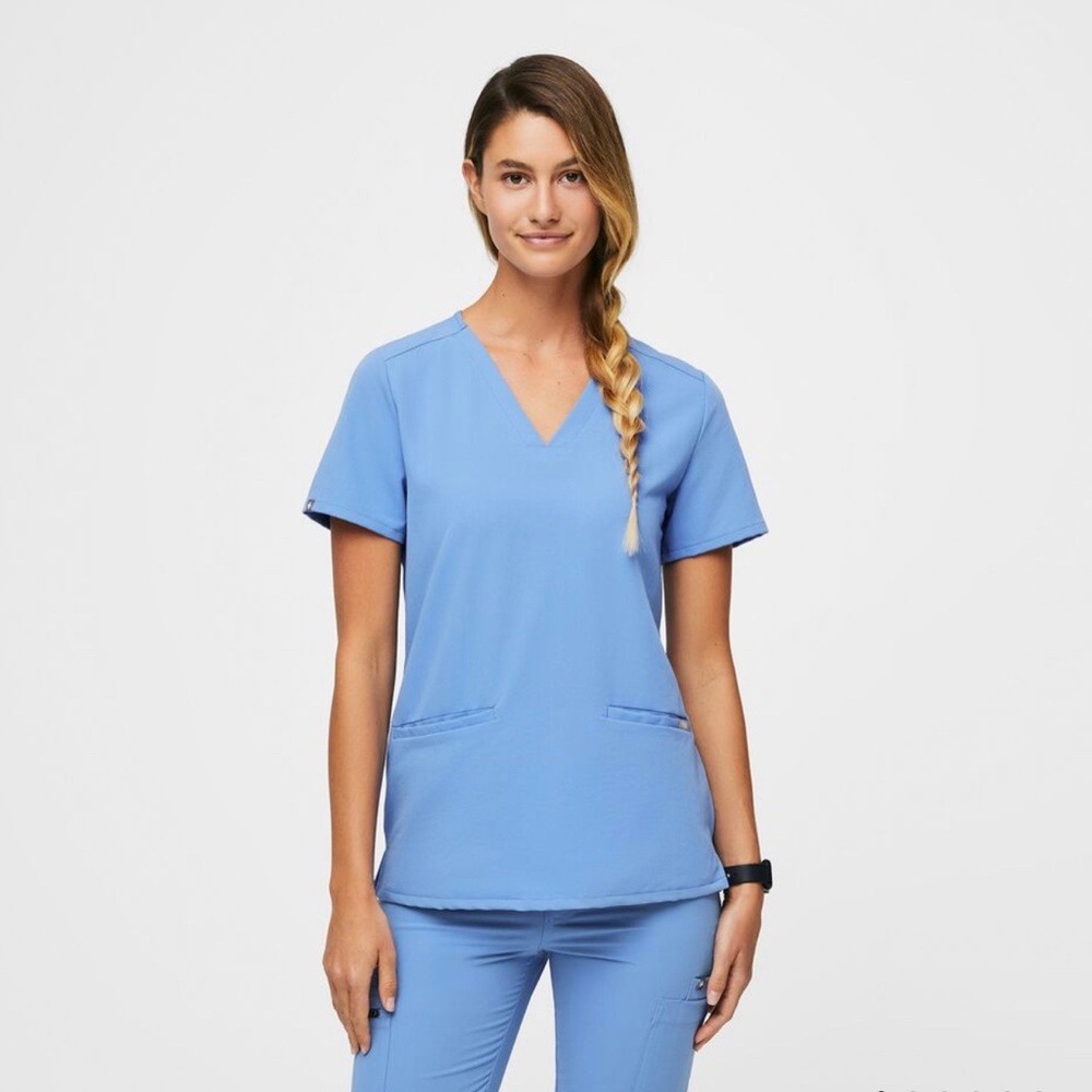 Figs Casma™ Three-Pocket Scrub Top Large Ceil Blue Light Blue
